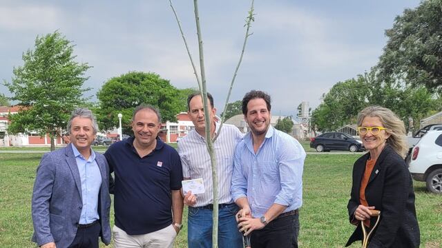 Mario Alliott, Director de Educación Técnica; Dr Ariel Pereda, Director Nacional de INTA; Fernando Belinde, Presidente de ACPUR; Santiago Rosezvaig, Director Pcial. de Práctica Educativa; María Beatriz "Pilu" Giraudo, Vice Presidente de INTA.