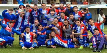 Rosario ganó y jugará la final de los playoff ante Comercial.