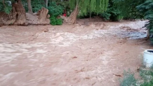 Inundación en Calingasta, San Juan. 30 familias evacuadas y serios daños.