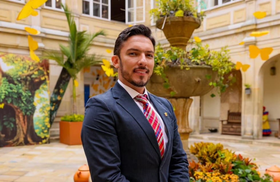 Quién es Juan Carlos Florián, el exactor de cine para adultos que ahora es “ministra” en Colombia