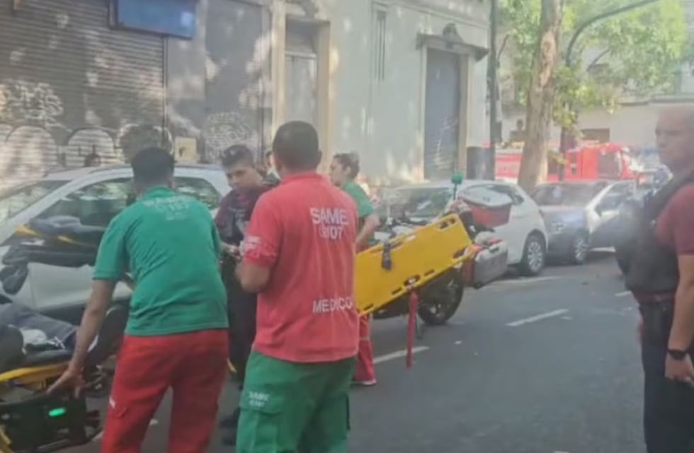 Se derrumbó el techo de un centro médico en Palermo: hay al menos seis personas heridas