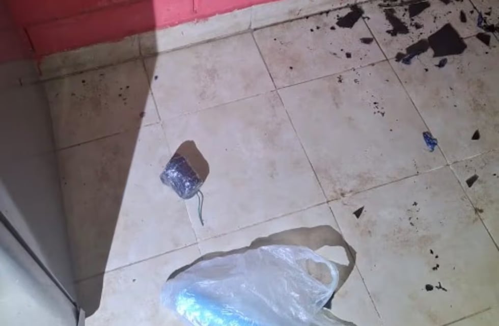 Ataque mafioso en Córdoba: balearon una casa, lanzaron bombas y dejaron un terrible mensaje