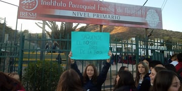 Sentada en contra del cura Bernabey