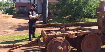 Efectivos policiales recuperaron un arado en Garuhapé.