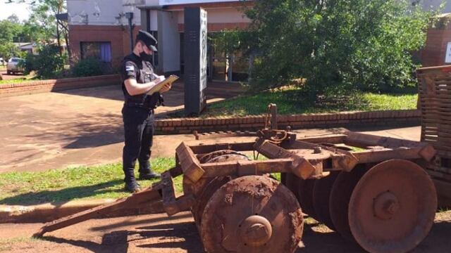 Efectivos policiales recuperaron un arado en Garuhapé.