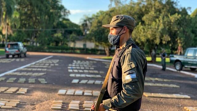 Durante el operativo se encontró abandonada una camioneta marca Toyota modelo Hilux