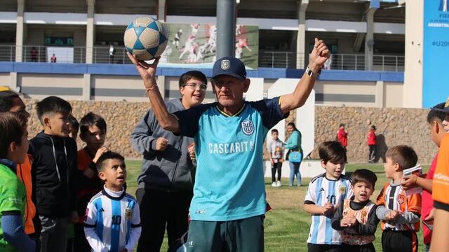 Cascarita en acción. El anciano ecuatoriano que viajó hasta San Juan para alentar a la Tri.