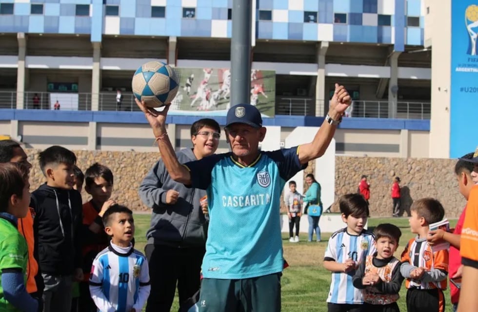 Sub 20 en San Juan: el famoso “Cascarita” estuvo en el Bicentenario tras viajar 105 horas para ver a su Ecuador
