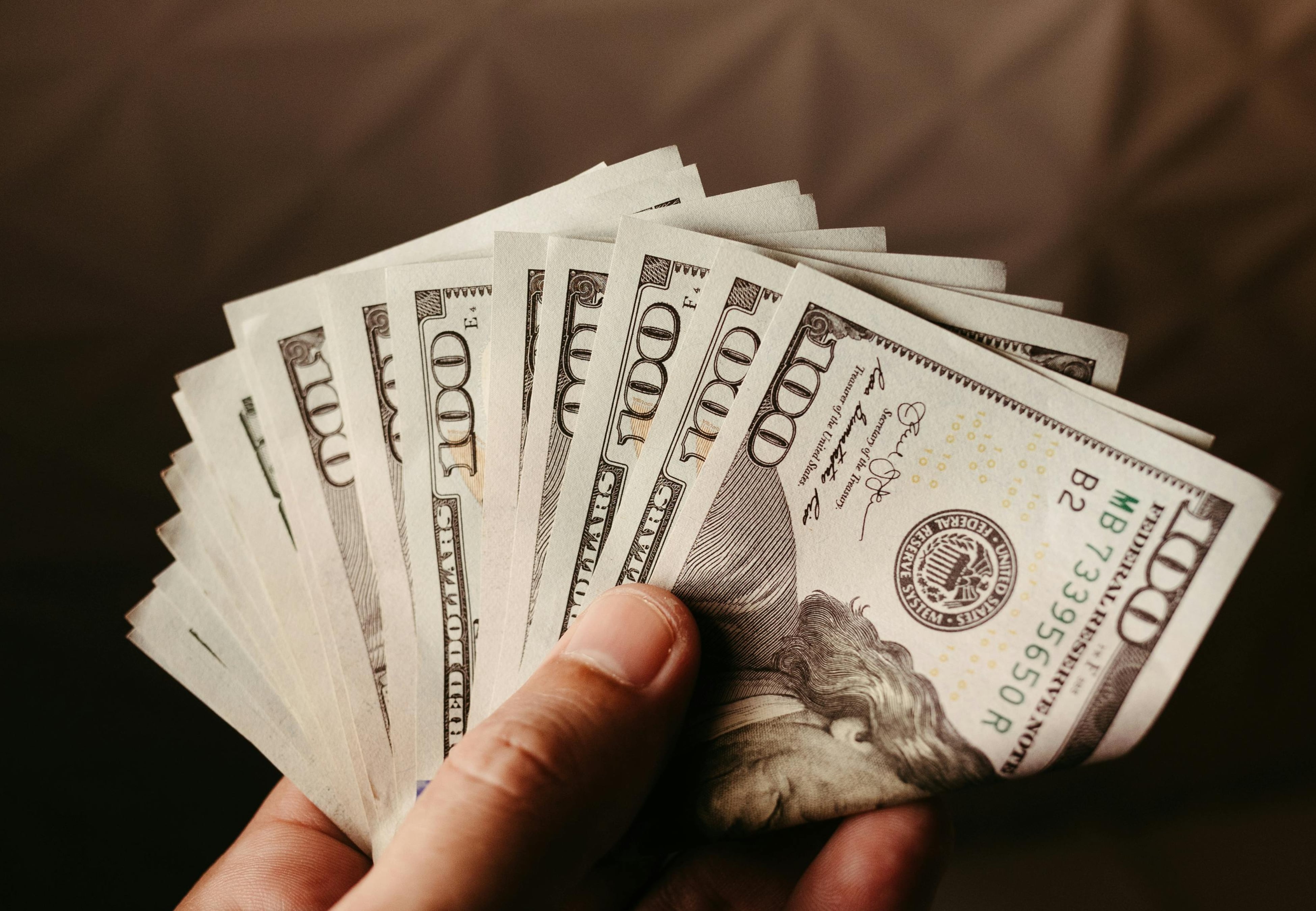 El Feng Shui dice que hay que guardar billetes doblados para atraer abundancia.