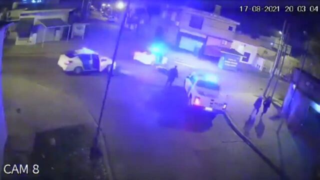 Quilmes: un motochorro huía de la Policía y chocó contra un patrullero que no lo perseguía