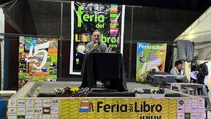 Álvaro Román Rojas Díaz presentó este domingo en la Feria del Libro Jujuy el trabajo "Del calendario escolar a la escena", y el unipersonal "Relatos hechizados".
