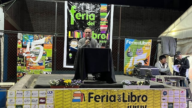 Álvaro Román Rojas Díaz presentó este domingo en la Feria del Libro Jujuy el trabajo "Del calendario escolar a la escena", y el unipersonal "Relatos hechizados".