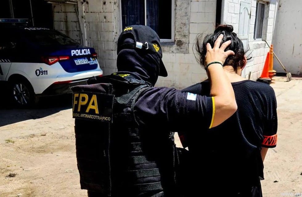 Detienen a mujer vinculada a la venta de drogas en Tanti