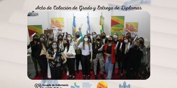 Los egresados de la Escuela de Enfermería recibieron sus diplomas