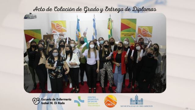 Los egresados de la Escuela de Enfermería recibieron sus diplomas