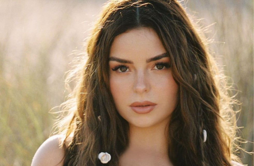 Demi Rose conquistó en Instagram con una bikini amarilla a cuadros: “Felicidad”