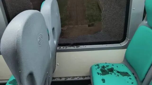 Rompieron la ventanilla de un colectivo urbano de Paraná: ya son tres las unidades dañadas