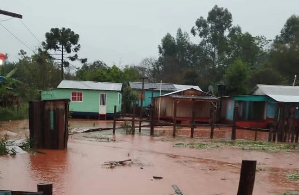 Unas 15 familias de Comandante Andresito podrían ser evacuadas por la crecida del arroyo Doce
