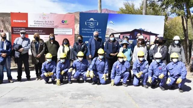"Cumplimos con la educación y con el trabajo, ya que estos edificios educativos serán construidos por manos jujeñas", dijo Morales en Cianzo.
