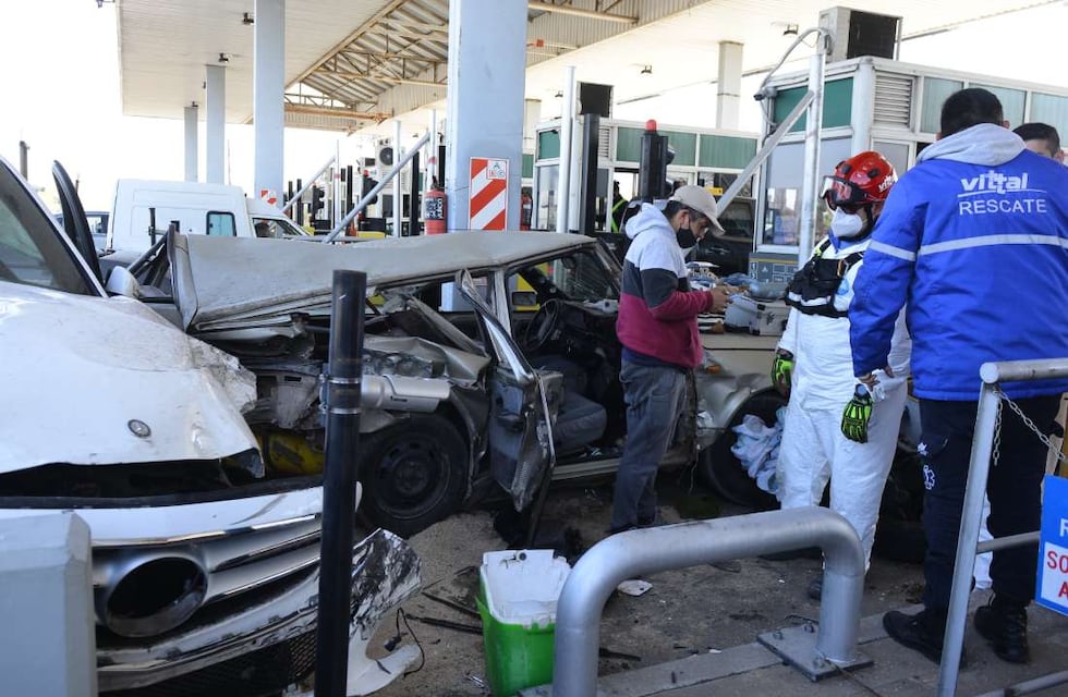 Córdoba: impactante choque múltiple en el peaje a Río Ceballos