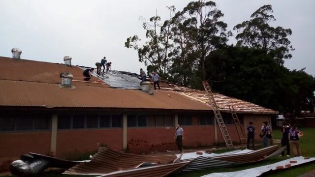 Fuertes ráfagas de viento causan daños en Puerto Iguazú.