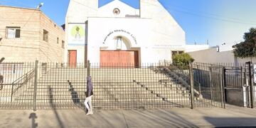 La Iglesia Nuestra Señora de Fátima se vió afectada por el incendio provocado por un vecino en el jardín de su casa. Gentileza