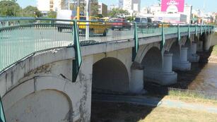 El hombre se arrojó al río Suquía para escapar de la Policía. (Ramiro Pereyra/Archivo).