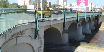El hombre se arrojó al río Suquía para escapar de la Policía. (Ramiro Pereyra/Archivo).