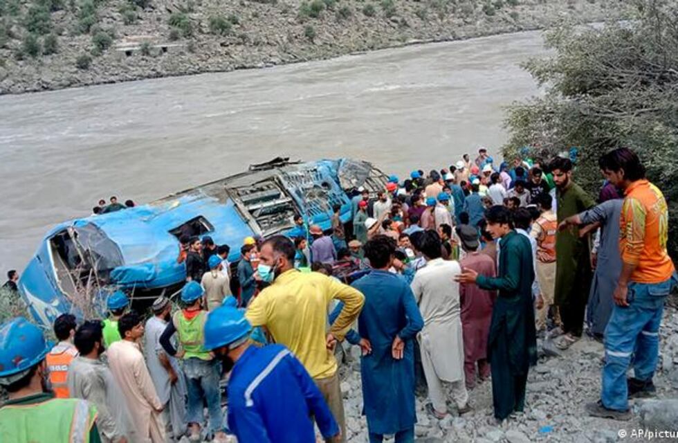 Pakistán: explotó un ómnibus y fallecieron 12 personas