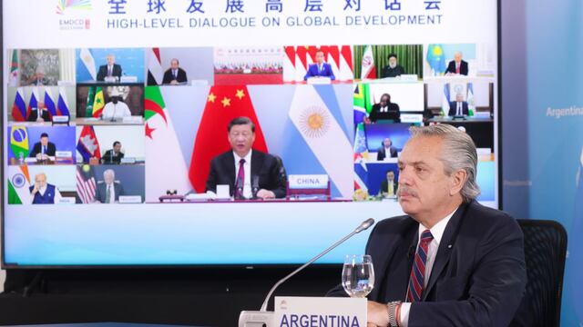 Alberto Fernández, ante líderes del BRICS. Foto: La Voz.