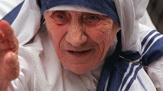 Madre Teresa. Le atribuyen dos milagros, necesarios para ser santa (AP/Archivo)