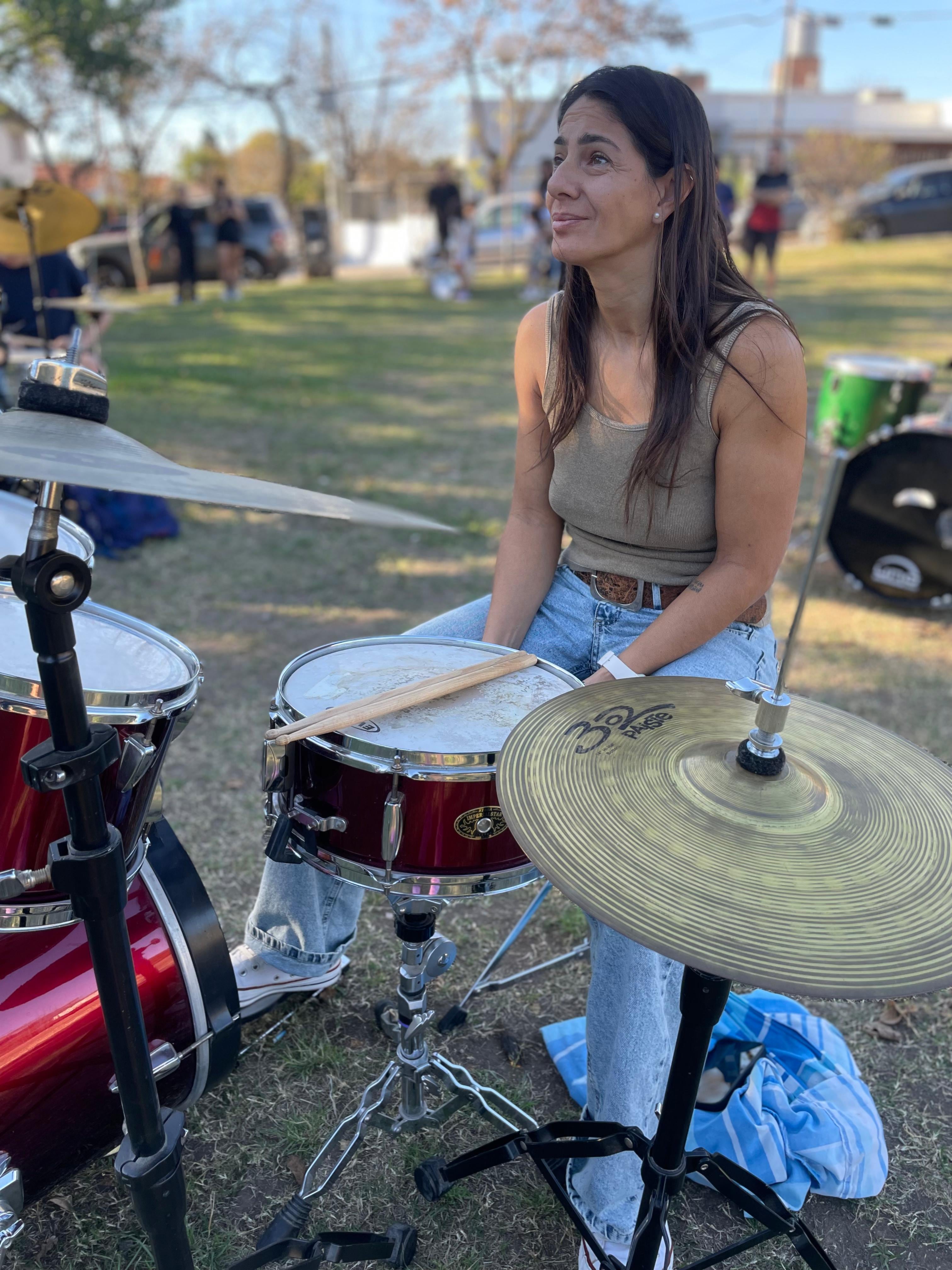 Clase abierta de bateria en la costanera de Carlos Paz
