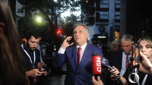 Martín Llaryora en las inmediaciones del Congreso. (Corresponsalía)