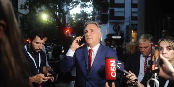 Martín Llaryora en las inmediaciones del Congreso. (Corresponsalía)