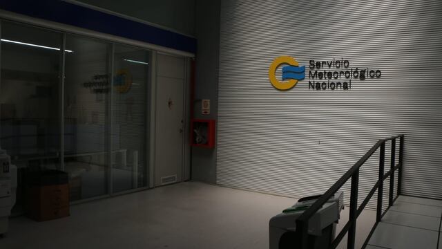 Los trabajadores del SMN advirtieron por posibles despidos.