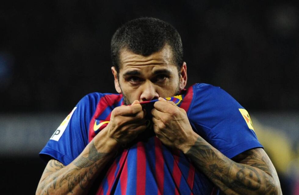 Barcelona: Xavi aceptó la contratación de Dani Alves y el brasileño regresaría en enero