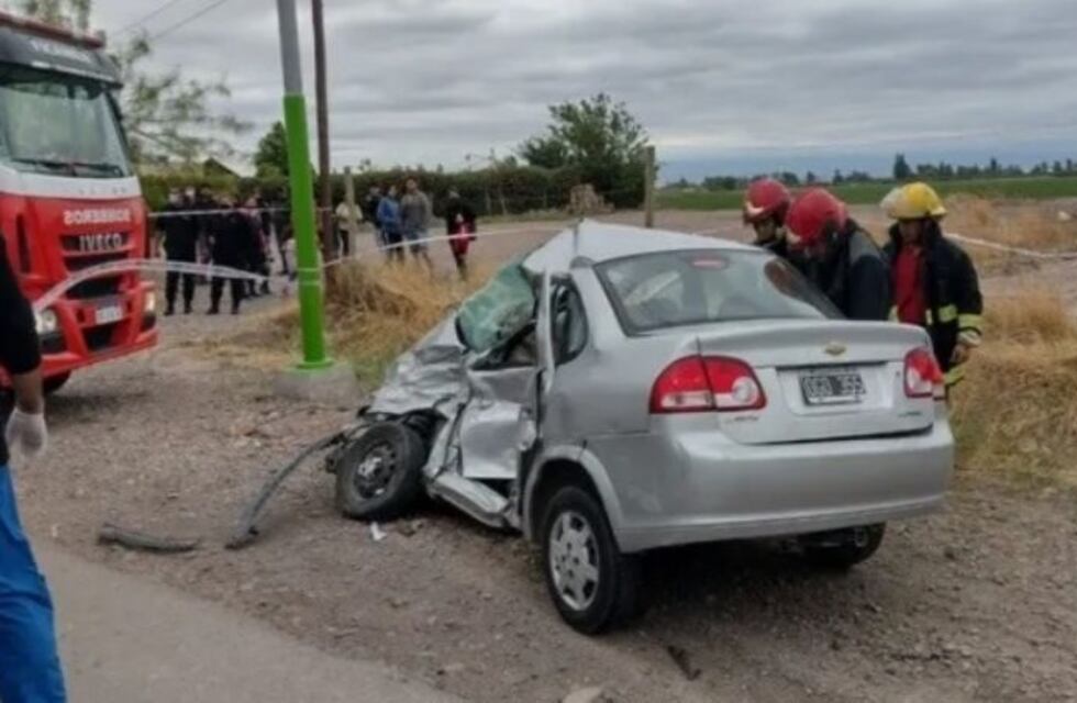Tragedia en Pocito: dos sanjuaninos murieron tras chocar un auto con un colectivo