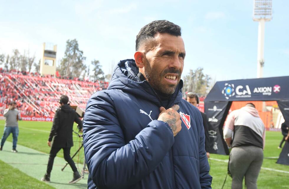 Carlos Tévez, con los tapones de punta contra Independiente: “Todavía no me pagaron”
