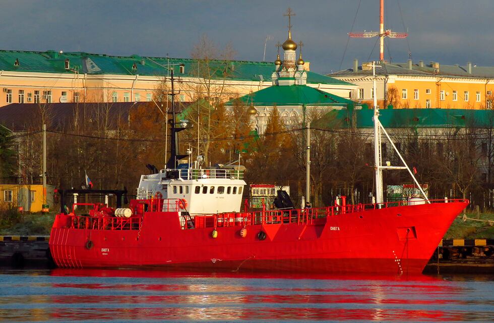Un barco naufragó en el Ártico ruso y 17 pescadores continúan desaparecidos