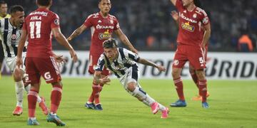 El gol de Esquivel ante Sporting Cristal y el festejo de todo Talleres en el Kempes. (Facundo Luque / La Voz).