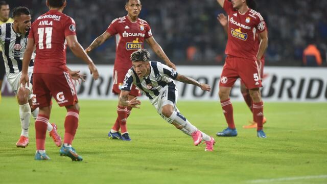 El gol de Esquivel ante Sporting Cristal y el festejo de todo Talleres en el Kempes. (Facundo Luque / La Voz).