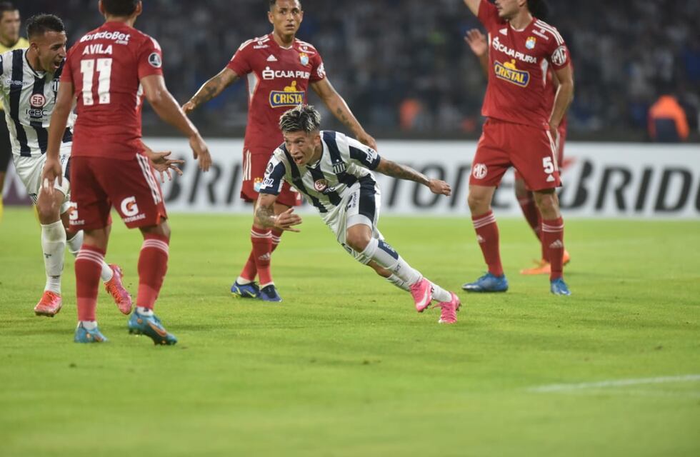 Por Copa Libertadores, Talleres le ganó a Sporting Cristal y sueña con la clasificación