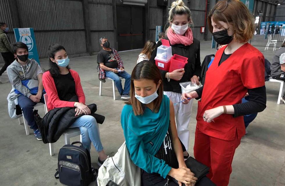 Vacuna Covid-19 en Mendoza: en 48 horas ya se inscribieron más de 10.000 jóvenes de 17 años