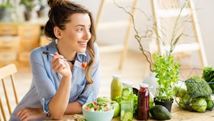 Luego de deleitarte con abundantes platos en Navidad y Año Nuevo, es probable que, para sentirse mejor, debas recurrir a una dieta detox.