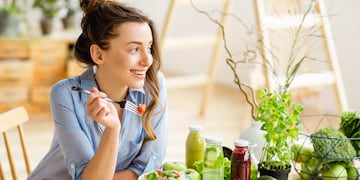 Luego de deleitarte con abundantes platos en Navidad y Año Nuevo, es probable que, para sentirse mejor, debas recurrir a una dieta detox.