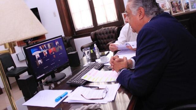 Pedro Cassani, presidente de la cámara de Diputados de Corrientes en comunicación vía Zoom con los legisladores mendocinos.