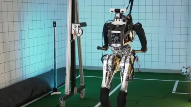 ARTEMIS, el homanoide capaz de "jugar" al fútbol.