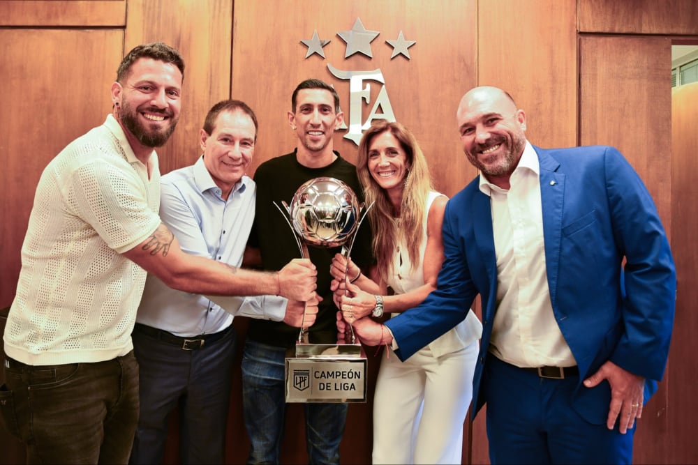 El club recibió el trofeo en la sede de AFA, con la presencia de dirigentes, el cuerpo técnico y figuras del plantel. (AFA).
