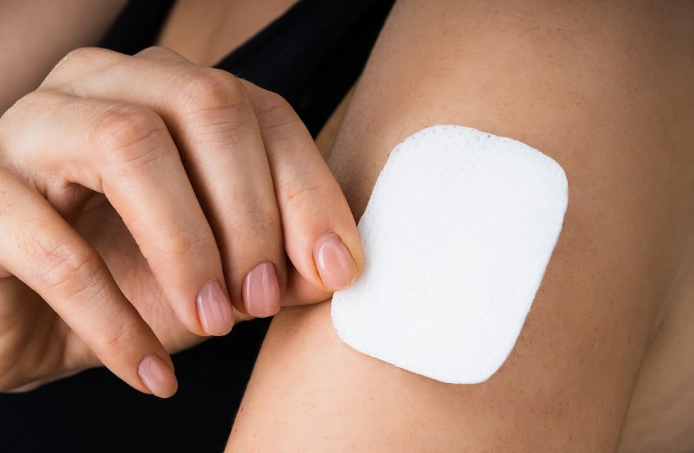 Científicos están desarrollando un parche de testosterona que reduce los síntomas de la menopausia