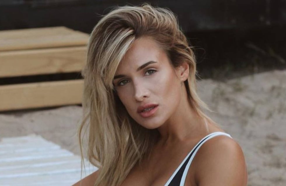 Camila Homs causó sensación al mostrar su trabajada figura con una microbikini trendy